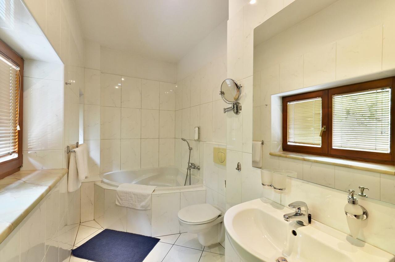 Hotel Villa Conti Pisek  Ngoại thất bức ảnh