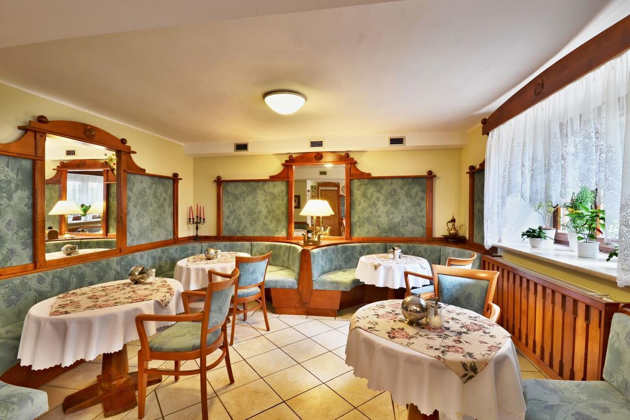 Hotel Villa Conti Pisek  Ngoại thất bức ảnh