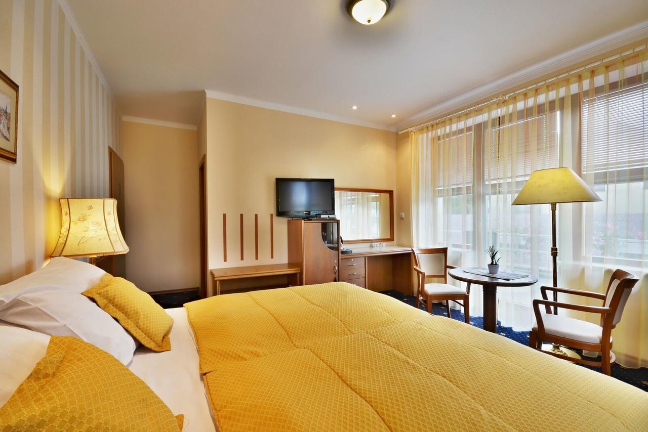 Hotel Villa Conti Pisek  Ngoại thất bức ảnh